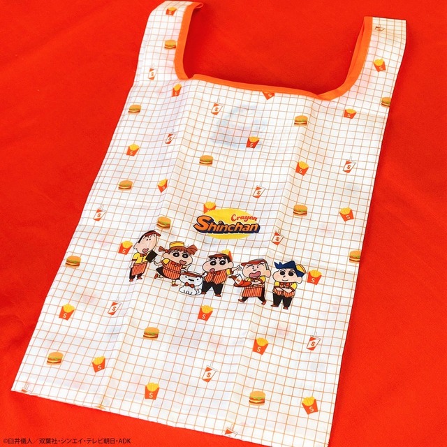 「『クレヨンしんちゃん』サンキューマート コラボ第5弾」エコバッグ／税抜390円（税込429円）（C）臼井儀人／双葉社・シンエイ・テレビ朝日・ADK