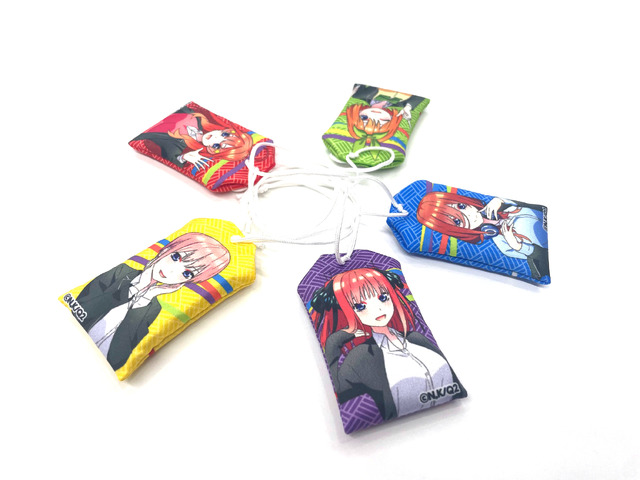 「五等分のお祈り」五等分の御守り・各1,320円（税込）（C）春場ねぎ・講談社／「五等分の花嫁∬」製作委員会