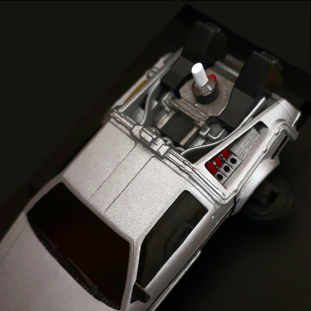 「フローティングモデル／バック・トゥ・ザ・フューチャーPartII デロリアン・タイムマシーン」(C)Universal City StudiosLLC and Amblin Entertainment,INC. All Rights Reserved.