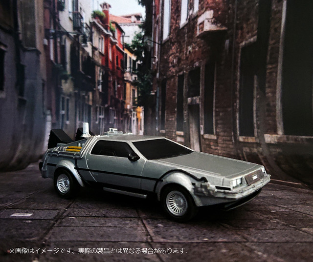 「フローティングモデル／バック・トゥ・ザ・フューチャーPartII デロリアン・タイムマシーン」(C)Universal City StudiosLLC and Amblin Entertainment,INC. All Rights Reserved.