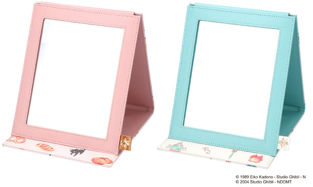 「Donguri Closet 折りたたみスタンドミラー」（C）1989 Eiko Kadono - Studio Ghibli – N 　（C）2004 Studio Ghibli - NDDMT