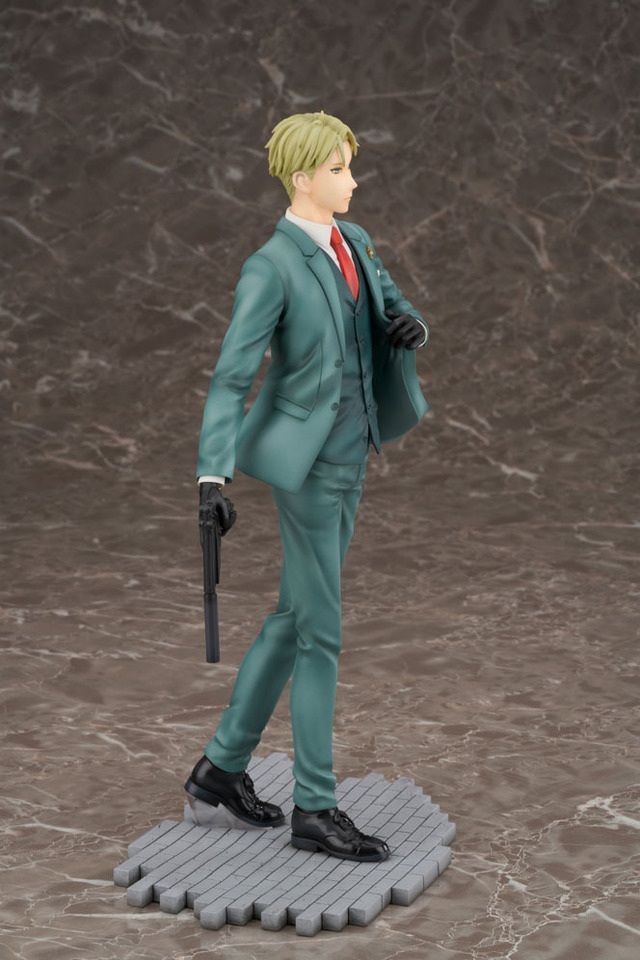 「ロイド・フォージャー 1/7スケールフィギュア」（C）遠藤達哉/集英社・SPY×FAMILY製作委員会