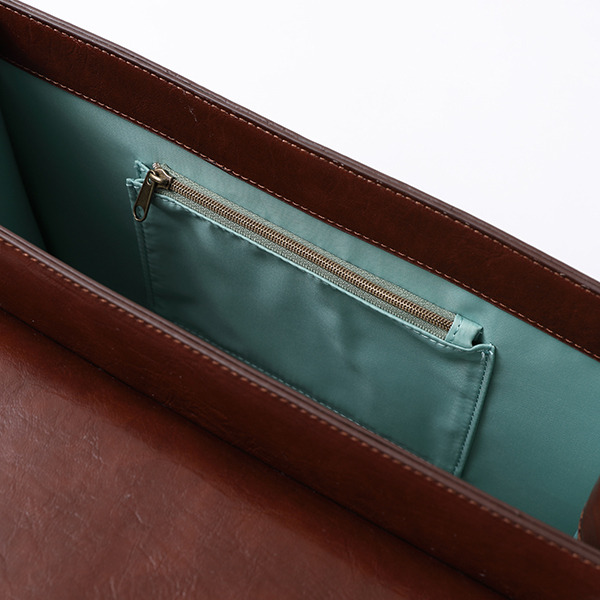 「フォージャー家 モデル 3wayサッチェルバッグ」（C）遠藤達哉／集英社・SPY×FAMILY製作委員会