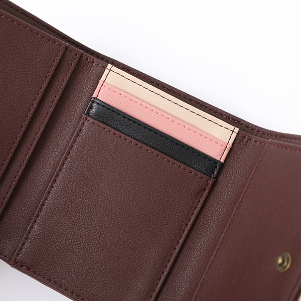 「フォージャー家 モデル 三つ折り財布」（C）遠藤達哉／集英社・SPY×FAMILY製作委員会