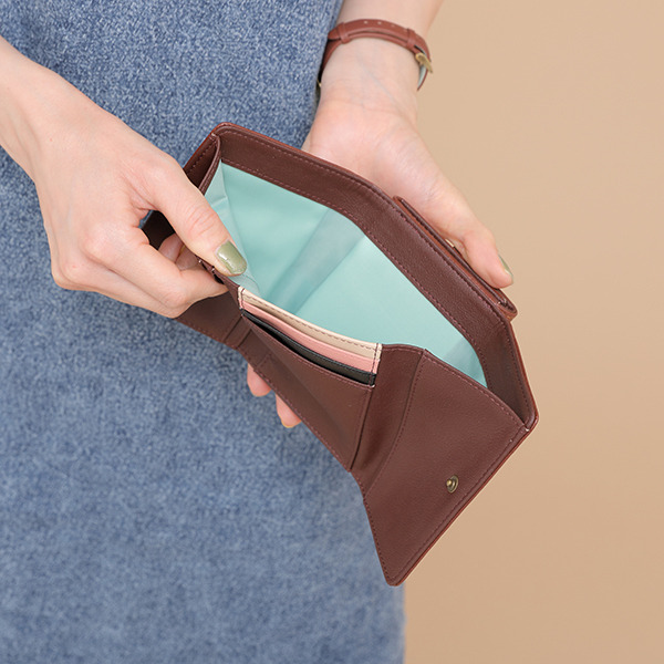 「フォージャー家 モデル 三つ折り財布」（C）遠藤達哉／集英社・SPY×FAMILY製作委員会