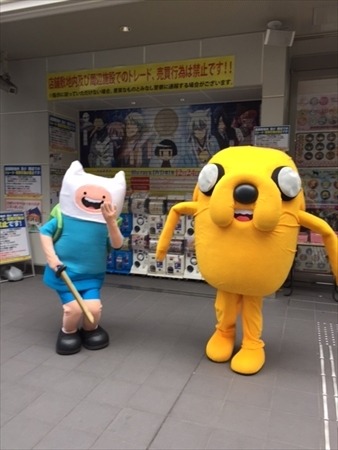 「アドベンチャー・タイム」限定ショップがアニメイト池袋にも登場　フィンとジェイクに会える