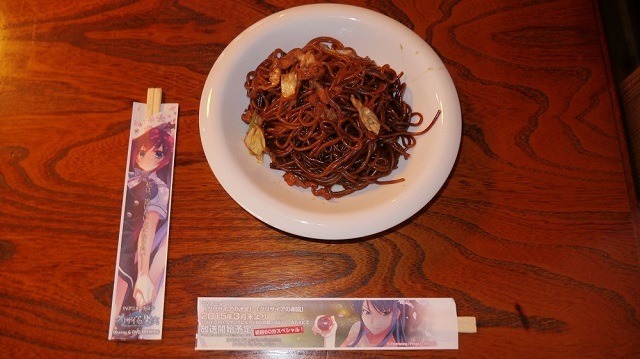 鷲宮神社、2015年の初詣は「グリザイアの果実」が熱かった　箸袋から焼きそば、多幸焼、時刻表まで