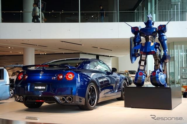 GT-R がロボットに変身…日産×ジャイロゼッター