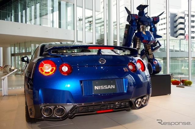 GT-R がロボットに変身…日産×ジャイロゼッター