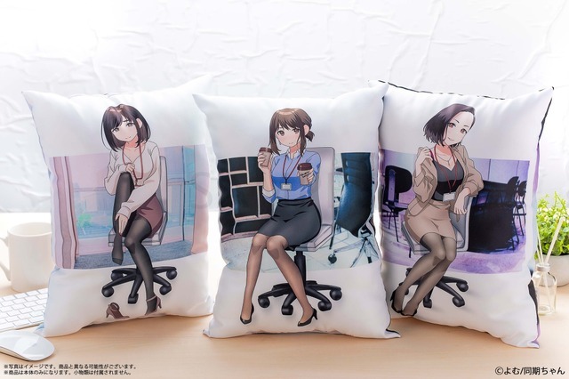 「がんばれ同期ちゃん ひたすらがんばるくじ」A賞：選べるがんばれクッション（全3種）（C）よむ/同期ちゃん