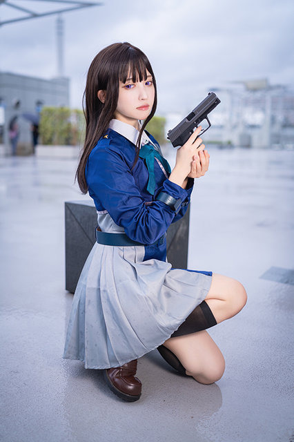 井上たきな『リコリス・リコイル』／モデル：猫田あしゅ、撮影：乃木章