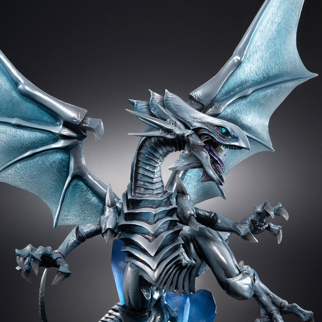 「ART WORKS MONSTERS 『遊☆戯☆王デュエルモンスターズ』 青眼の白龍 ～Holographic Edition～ フィギュア」22,000円（税込）（C）スタジオ・ダイス/集英社・テレビ東京・KONAMI