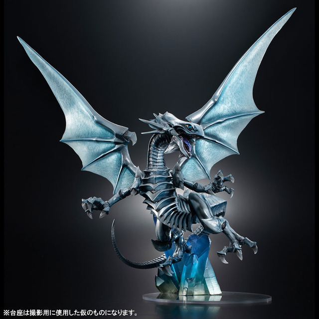 「ART WORKS MONSTERS 『遊☆戯☆王デュエルモンスターズ』 青眼の白龍 ～Holographic Edition～ フィギュア」22,000円（税込）（C）スタジオ・ダイス/集英社・テレビ東京・KONAMI