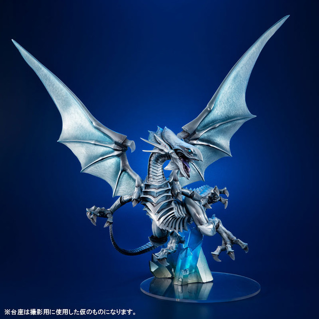 「ART WORKS MONSTERS 『遊☆戯☆王デュエルモンスターズ』 青眼の白龍 ～Holographic Edition～ フィギュア」22,000円（税込）（C）スタジオ・ダイス/集英社・テレビ東京・KONAMI