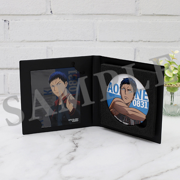 「KUROBAS OFFICIAL STORE」青峰セット（缶バッジ/アクリルカード/ケース）（C）藤巻忠俊／集英社・黒子のバスケ製作委員会（C）「黒子のバスケ」アニメ10周年プロジェクト