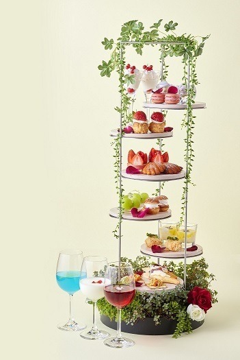 「ベルサイユのローズアフタヌーンティー」5,500円（C）池田理代子プロダクション