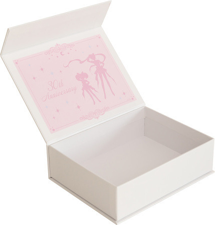 プレミアム箔押しブック型BOX（C）Naoko Takeuchi（C）武内直子・PNP／劇場版「美少女戦士セーラームーンEternal」製作委員会