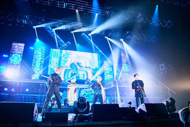 「ヒプノシスマイク -Division Rap Battle-8th LIVE 《CONNECT THE LINE》」ヨコハマ・ディビジョン“MAD TRIGGER CREW”公演初日オフィシャル写真 Photo by: 粂井健太（C）King Record Co., Ltd. All rights reserved.