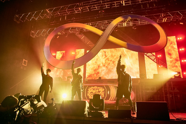 「ヒプノシスマイク -Division Rap Battle-8th LIVE 《CONNECT THE LINE》」ヨコハマ・ディビジョン“MAD TRIGGER CREW”公演DAY2オフィシャル写真 Photo by: 粂井健太（C）King Record Co., Ltd. All rights reserved.