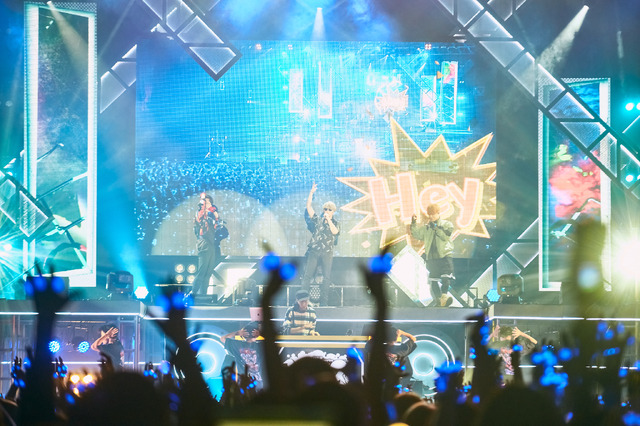 「ヒプノシスマイク -Division Rap Battle-8th LIVE 《CONNECT THE LINE》」ヨコハマ・ディビジョン“MAD TRIGGER CREW”公演DAY2オフィシャル写真 Photo by: 粂井健太（C）King Record Co., Ltd. All rights reserved.