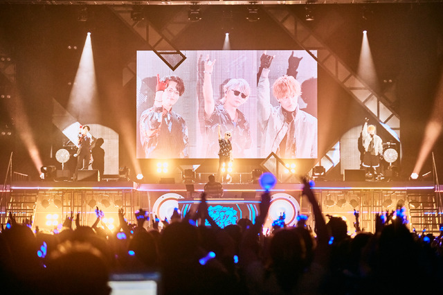 「ヒプノシスマイク -Division Rap Battle-8th LIVE 《CONNECT THE LINE》」ヨコハマ・ディビジョン“MAD TRIGGER CREW”公演DAY2オフィシャル写真 Photo by: 粂井健太（C）King Record Co., Ltd. All rights reserved.