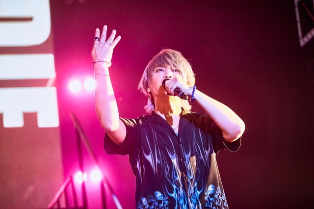 「ヒプノシスマイク -Division Rap Battle- 8th LIVE ≪CONNECT THE LINE≫」ヨコハマ・ディビジョン“MAD TRIGGER CREW”公演の様子（C）King Record Co., Ltd. All rights reserved.