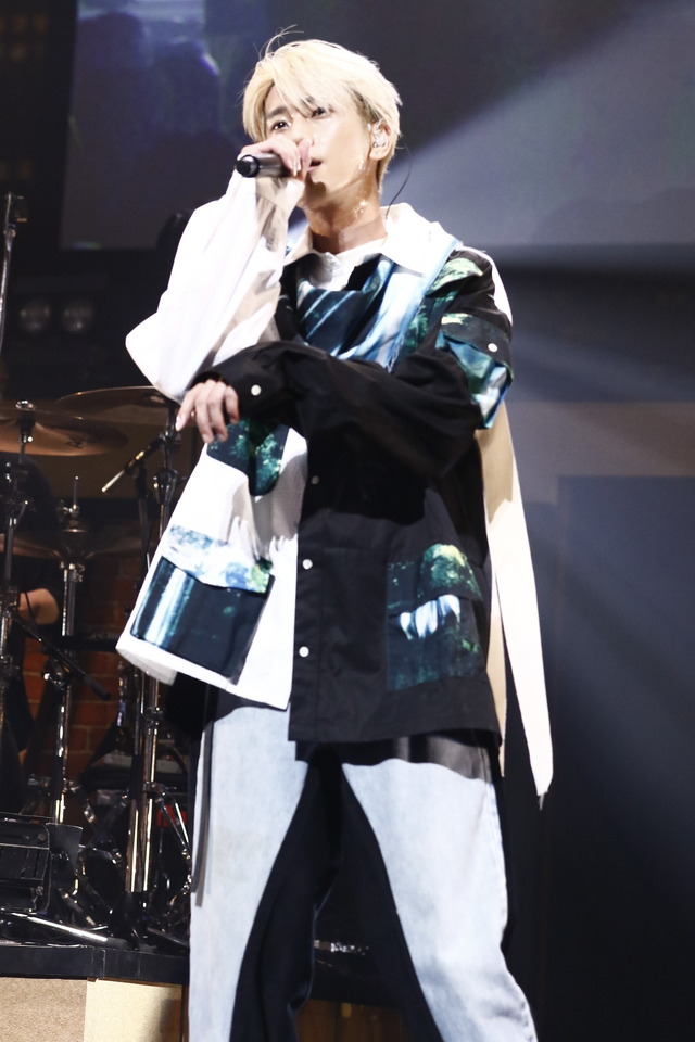 『Kiramune Presents Takuya Eguchi Live Tour 2022「朝まで呑みたい～EGUCHI屋～」』9/11(日)公演 ライブ写真（撮影：花井透）