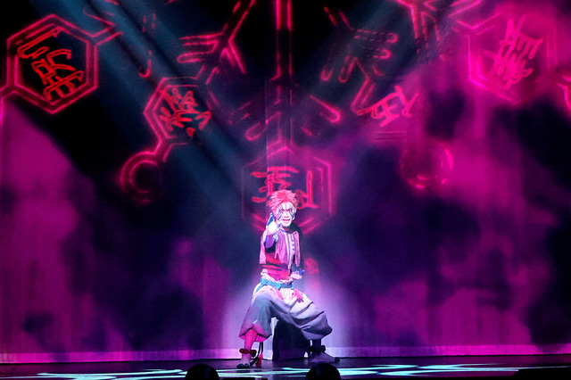 『舞台「鬼滅の刃」其ノ参 無限夢列車』舞台写真（C）吾峠呼世晴／集英社（C）舞台「鬼滅の刃」製作委員会