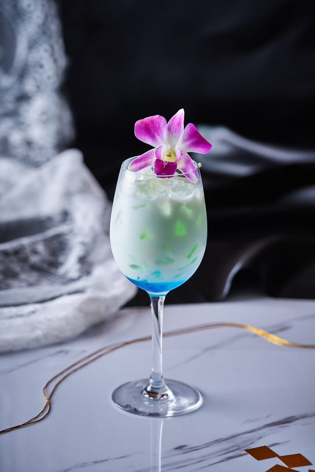 「刀剣乱舞 ONLINE スペシャルビュッフェ ～BLACK&WHITE～」巴形薙刀 （C）2015 EXNOA LLC/NITRO PLUS