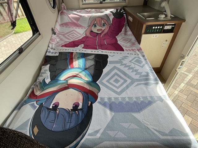 「ゆるキャン△ピングカー　タオルケット」9,900円（税込）（C）あｆろ・芳文社／野外活動委員会