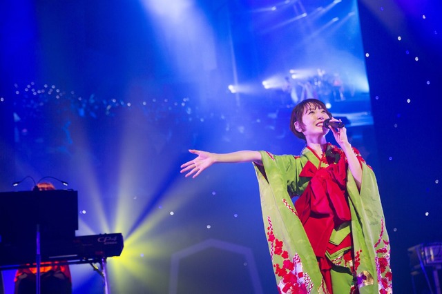 「HANAZAWA KANA Live 2022 “Pokerface” supported by 明治」写真：KOBA