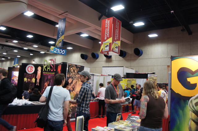 コミコン2012の会場から。独立系出版社のエリア。こうした風景もやがて変わるのだろうか？