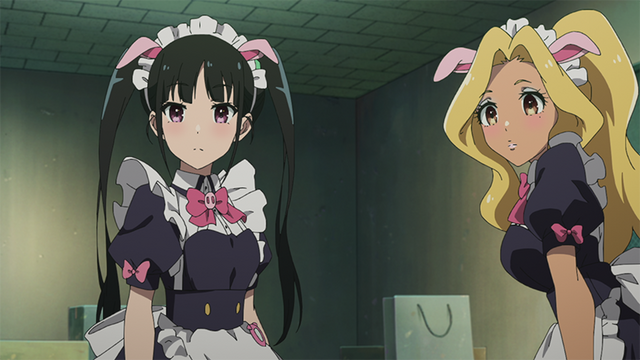 『アキバ冥途戦争』第1話「ブヒれ！今日からアキバの新人メイド！」先行場面カット（C）「アキバ冥途戦争」製作委員会