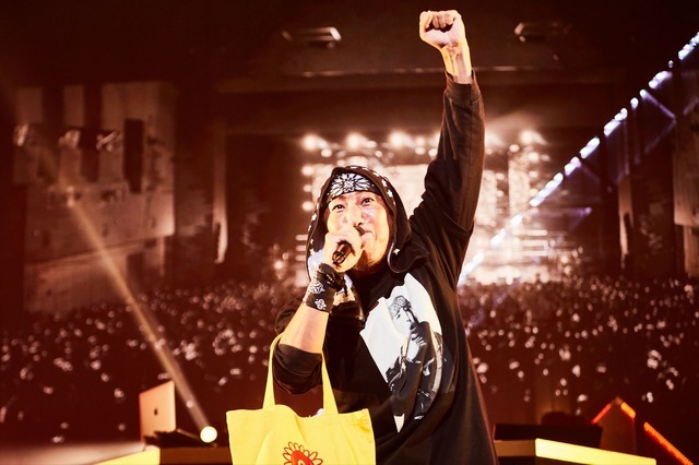 「ヒプノシスマイク -Division Rap Battle- 8th LIVE ≪CONNECT THE LINE≫」オオサカ・ディビジョン“どついたれ本舗”公演の様子（C）King Record Co., Ltd. All rights reserved.