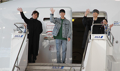 左から日野聡、花江夏樹、小西克幸