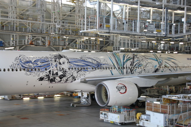 機体左側の炭治郎と宇髄のイラスト