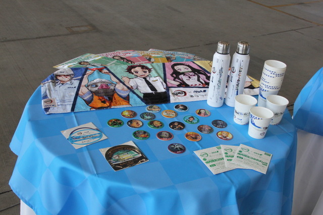 鬼滅の刃×ANAタイアップのグッズ。「鬼滅の刃 じぇっと ‐参‐」 デザインのステンレスボトルも販売中