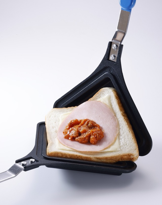 ドラえもん「ホットサンドメーカー」(C) Fujiko-Pro