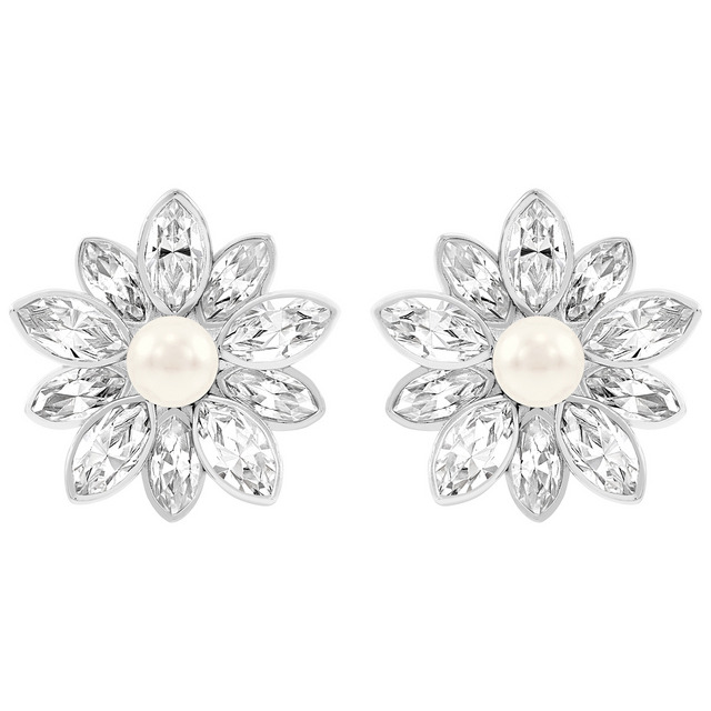 クリスタル・パールがロマンティックさを演出する「シンデレラ イヤリング」12,528円。Disney Elements &copy; DISNEY