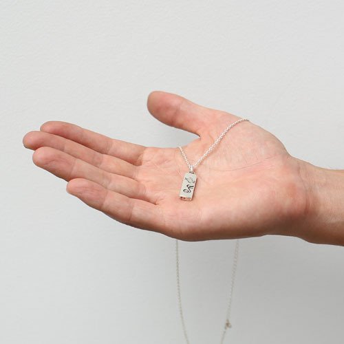 ドラケン名言ネックレス14,300 円（税込）（C）和久井健・講談社／アニメ「東京リベンジャーズ」製作委員会