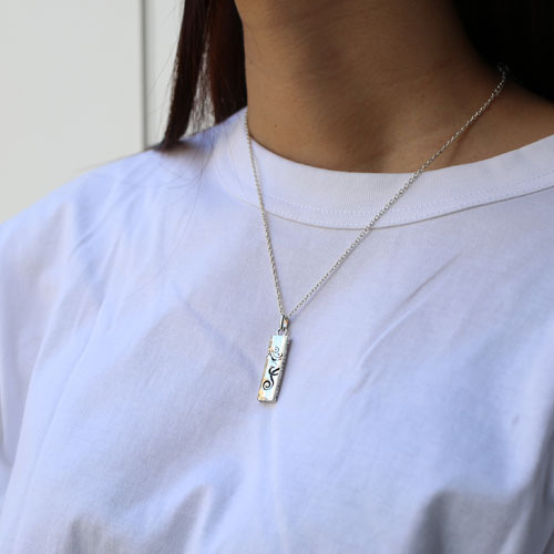 ドラケン名言ネックレス14,300 円（税込）（C）和久井健・講談社／アニメ「東京リベンジャーズ」製作委員会