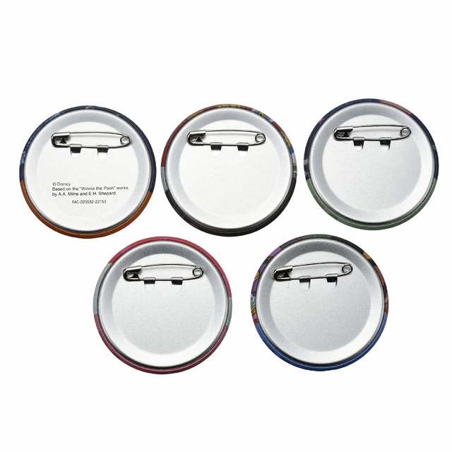 「ディズニーストア30周年記念グッズ」缶バッジ（C）Disney（C）Disney. Based on the “Winnie the Pooh” works by A.A. Milne and E.H. Shepard.