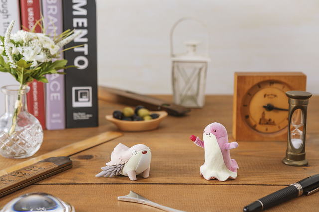 「『メイドインアビス 烈日の黄金郷』マアアさん＆メイニャ　ミニフロッキーフィギュア」（C）つくしあきひと・竹書房／メイドインアビス「烈日の黄金郷」製作委員会