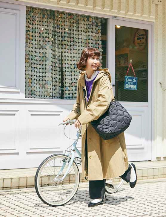 「MOOMIN×kippis コラボ限定柄ふわ軽キルティングショルダーバッグ BOOK」が発売。ショルダーストラップで斜め掛けできる（C）Moomin Characters