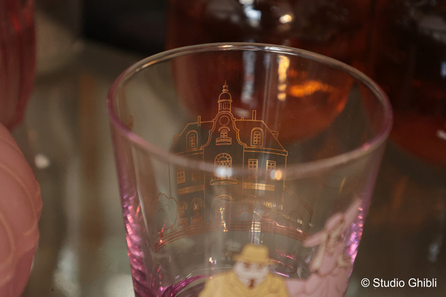 「紅の豚 空色グラス」各1,980円（税込）「紅の豚 ポルコごっこ サボイアS.21 (Porco Gocco SAVOIA S.21)」8,580円（税込）（C）Studio Ghibli