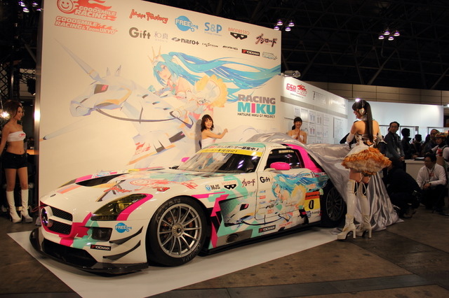 幕張メッセで初公開された2015年版「グッドスマイル初音ミクSLS」