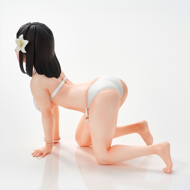 「『がんばれ同期ちゃん』 後輩ちゃん 水着style」19,800円（税込）（C）よむ