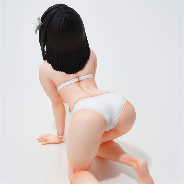 「『がんばれ同期ちゃん』 後輩ちゃん 水着style」19,800円（税込）（C）よむ