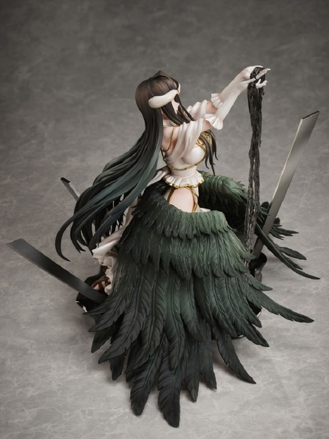 「アルベド 白ドレスver. 1/7スケールフィギュア」44,000円（税込）（C）丸山くがね・KADOKAWA刊／オーバーロード4製作委員会