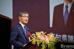 高知県議会議員の桑名龍吾氏